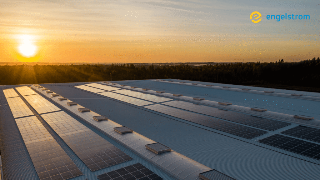 Hallendach mit PV-Anlage